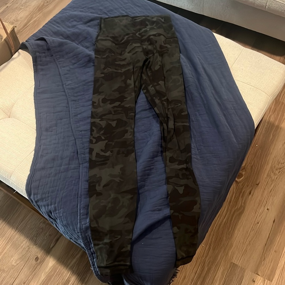 Lululemon camo leggings size 6